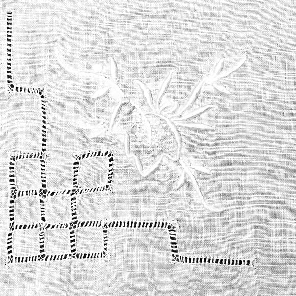 Vintage White Napkins Set 12 Cotton Blend Embroidered Floral Design Crochet Trim - Picture 3 of 10
